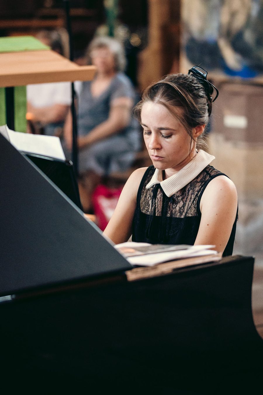 Cynthia au piano, en concert
